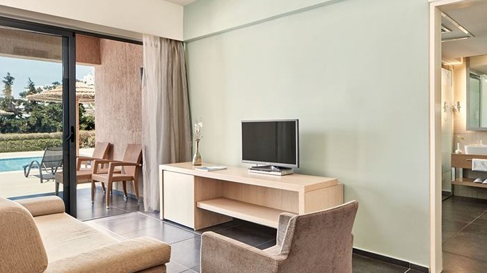 Suite with Sharing Pool